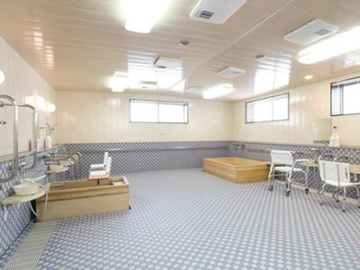 広々とした清潔な浴室