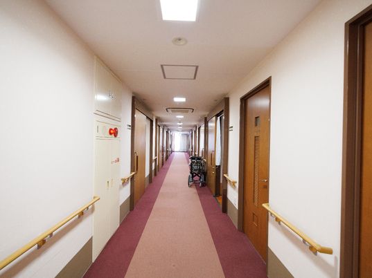 廊下の安全な手すり
