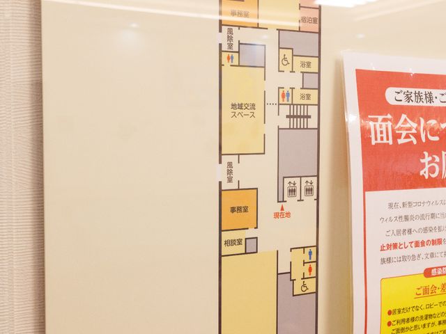 施設の案内図提示 展示物 適切な案内図が掲示されており、見やすく分かりやすいレイアウトが配置の理解を助けます。