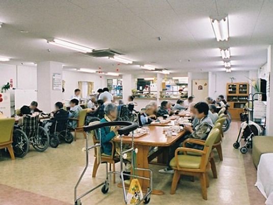 利用者が食事をする広間