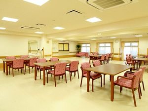 明るく広い共有ダイニング