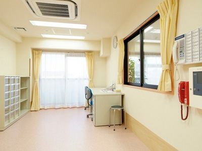 清潔な明るい看護ステーション