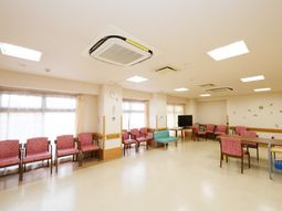 広々とした明るい共有スペース