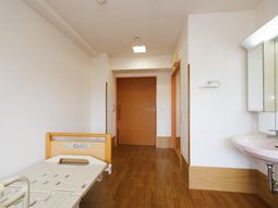 明るく清潔な居室空間