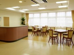 明るいダイニングスペース