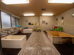 ケア施設の清潔な浴室