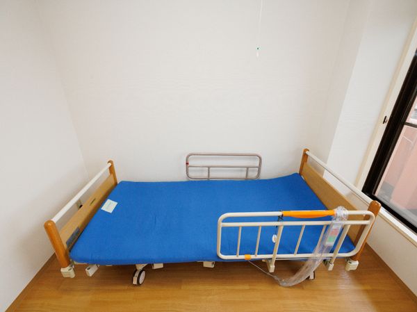 ベッドのある明るい部屋