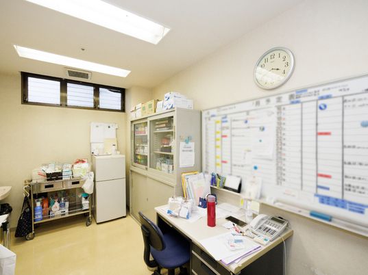 医療機器と時計の部屋