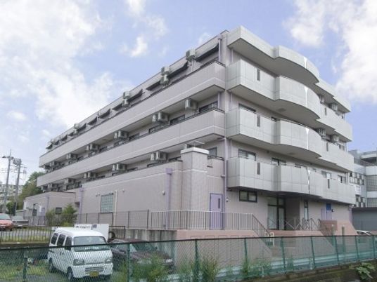 多階層の建物外観