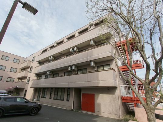 多階層の建物外観