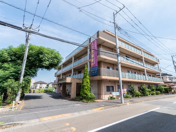 都会の立派な建物外観