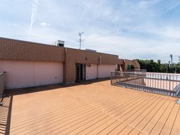 広々とした屋外テラス