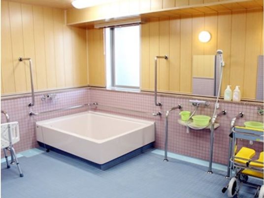 ゆったりとした広々浴室