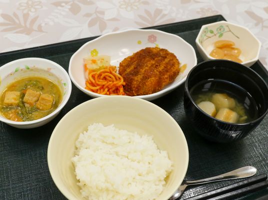 盛り付けられた食事の様子