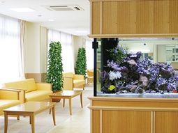 応接スペースと水槽