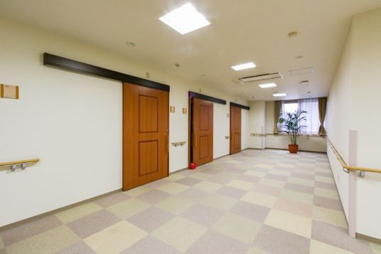 明るい廊下の一角