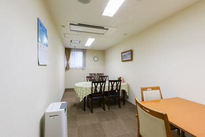 居室の食卓と椅子