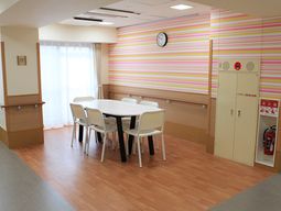 明るいダイニングスペース