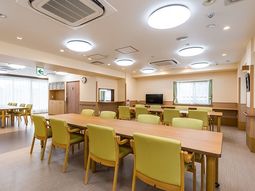 明るい食堂の風景