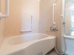 バリアフリーの浴槽設備