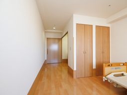 洋室の明るい廊下