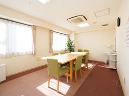 明るいダイニングスペース