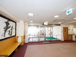 明るいロビーエリア