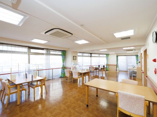 共用の明るい食堂