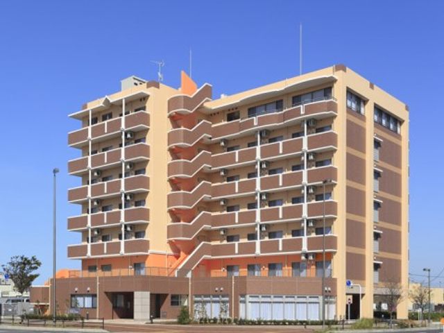 モダンな建物の外観 外観 日当たり抜群で明るい、モダンなデザインの建物です。清潔感があり、快適な就業環境が期待できそうです。