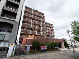 多階建ての建物外観