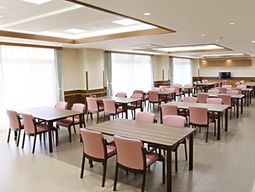 広々とした食堂エリア