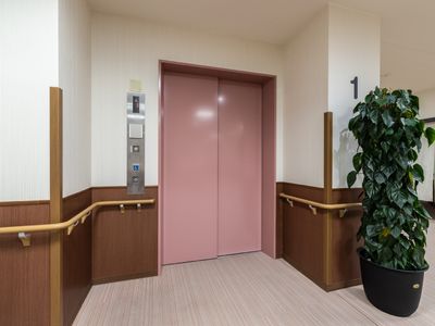 清潔感のあるエレベーター前