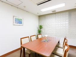 清潔なダイニングテーブル