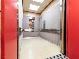 エレベーターの内部空間