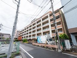 多階層の建物の外観
