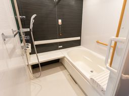 バリアフリー対応の浴室