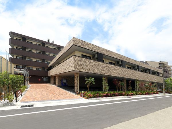モダンな建物のエントランス