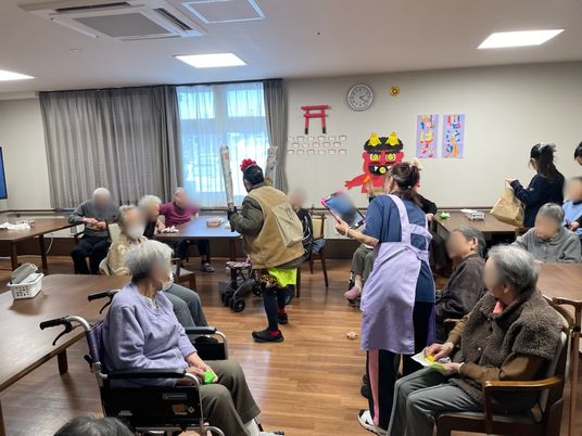 節分行事の食堂  