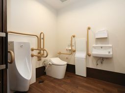 バリアフリー設計のトイレ