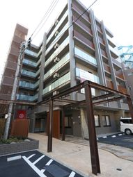 多階建て建物のエントランス