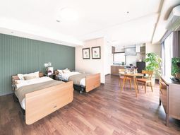 明るい居室の一角