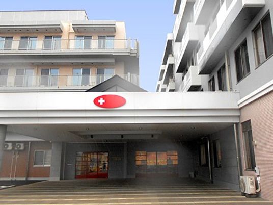 建物正面のエントランス  