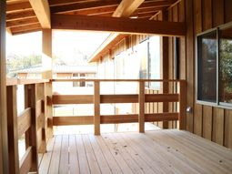 木製の明るいテラス