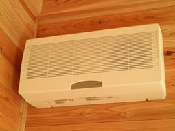 温もりの木目調エアコン