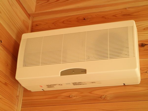 温もりの木目調エアコン