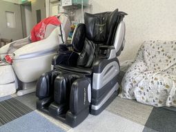 リラックスチェアが並ぶ室内