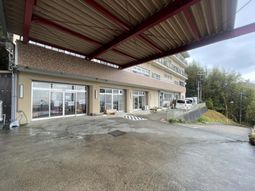 広々とした外観