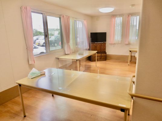 明るい作業スペース