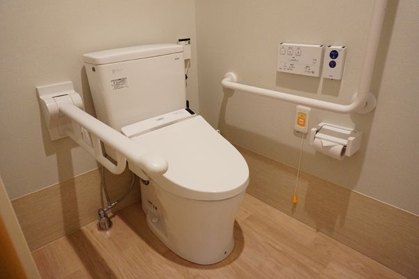 バリアフリー設計のトイレ