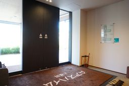 エントランスの暖かな雰囲気